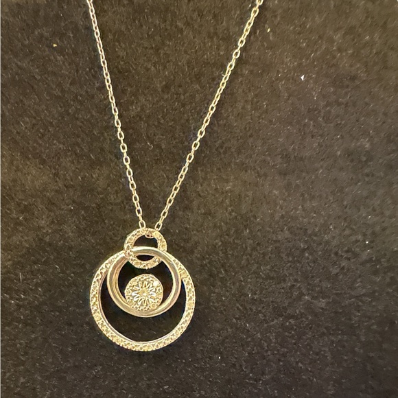 R H Macy & Co Diamond Triple Circle 18" Pendant Necklace (1/10 ct. t.w.) - Picture 5 of 6